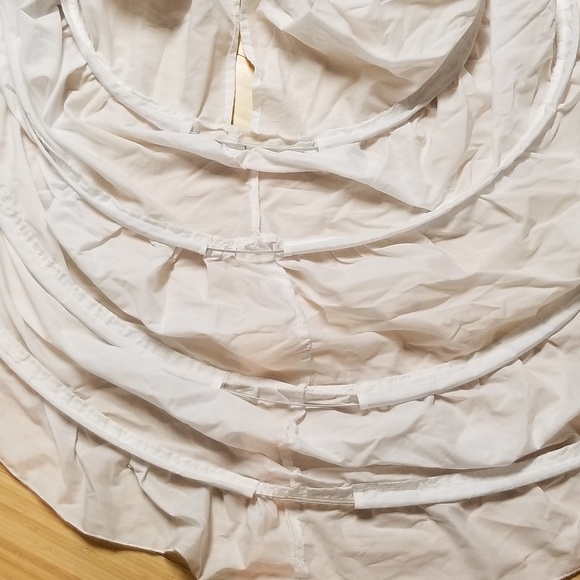 White crinoline underskirt - one size!! - Picture 4 of 5